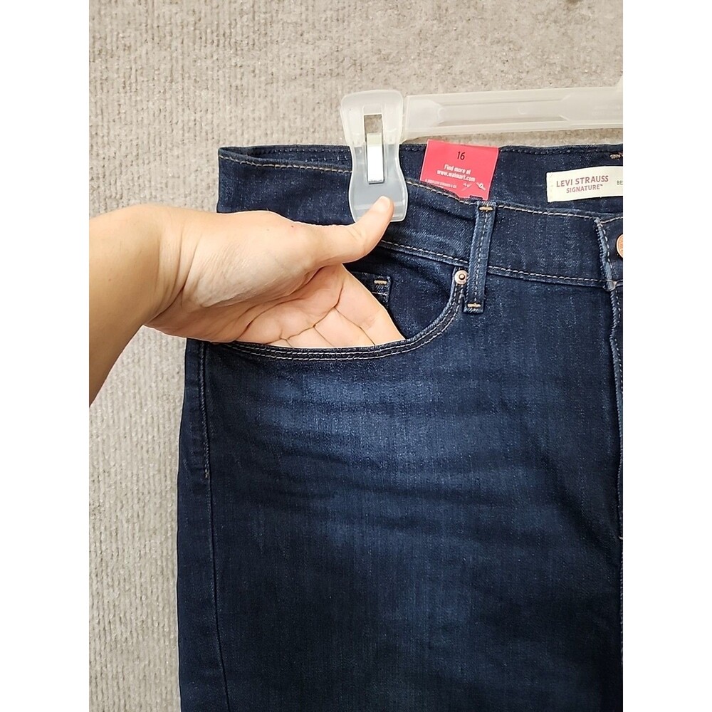 Levi Strauss Signature Bermuda Shorts Womens 16W Blue Dark Wash Cuffed NEW - Picture 3 of 12